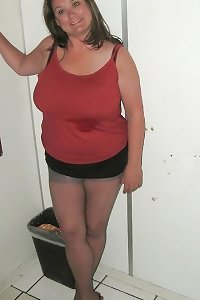 Full-figured lady milks passionately with a plaything