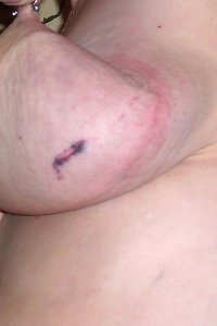 Full-figured female luving cake while seductively slurping fingers